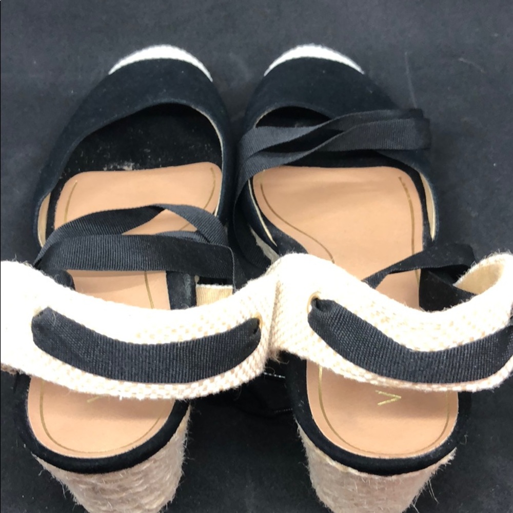 Shoes - Picture 6 of 7